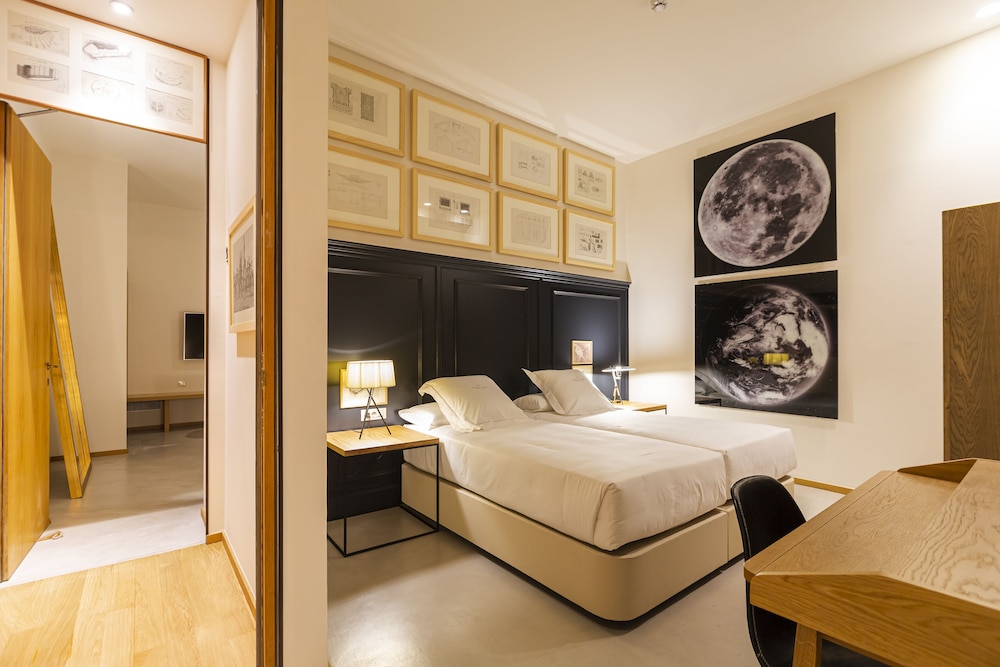 Standard Room (Interior)