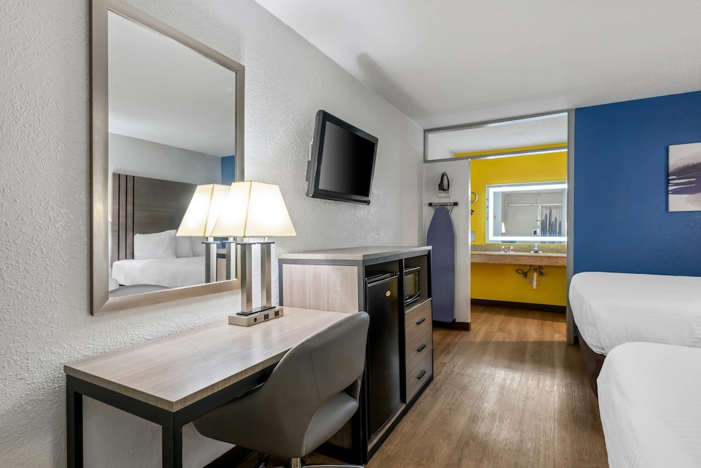 Room, 2 Queen Beds, Accessible, Non Smoking - Photo 3