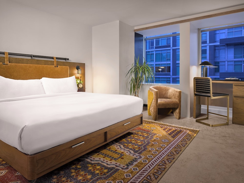 Suite, 1 Bedroom, Courtyard View - Photo 10