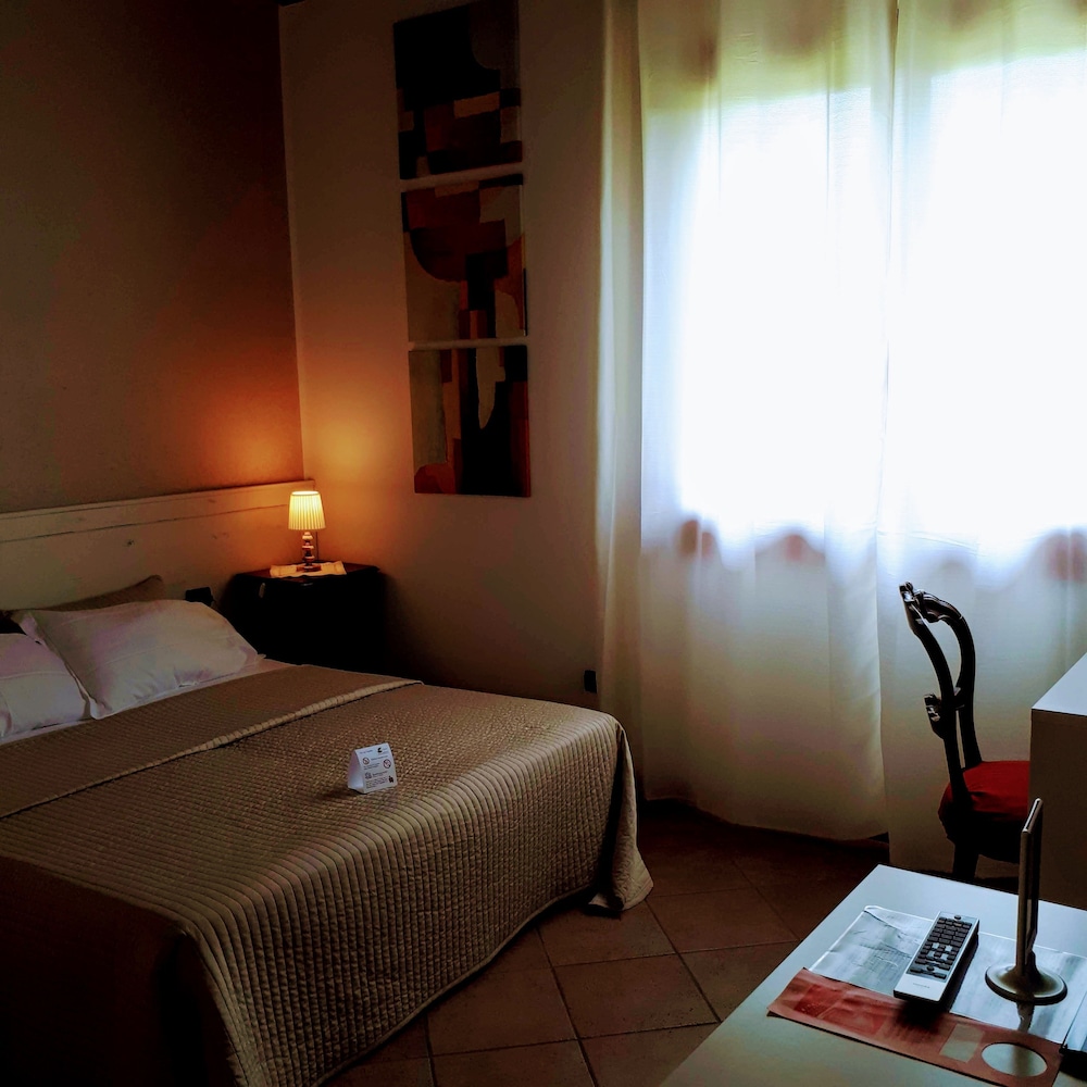 Family Triple Room, 1 Bedroom, Private Bathroom, Park View photo 2