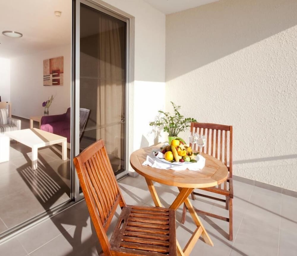 Superior Suite, 1 Bedroom, Balcony (Inland View) - Photo 5