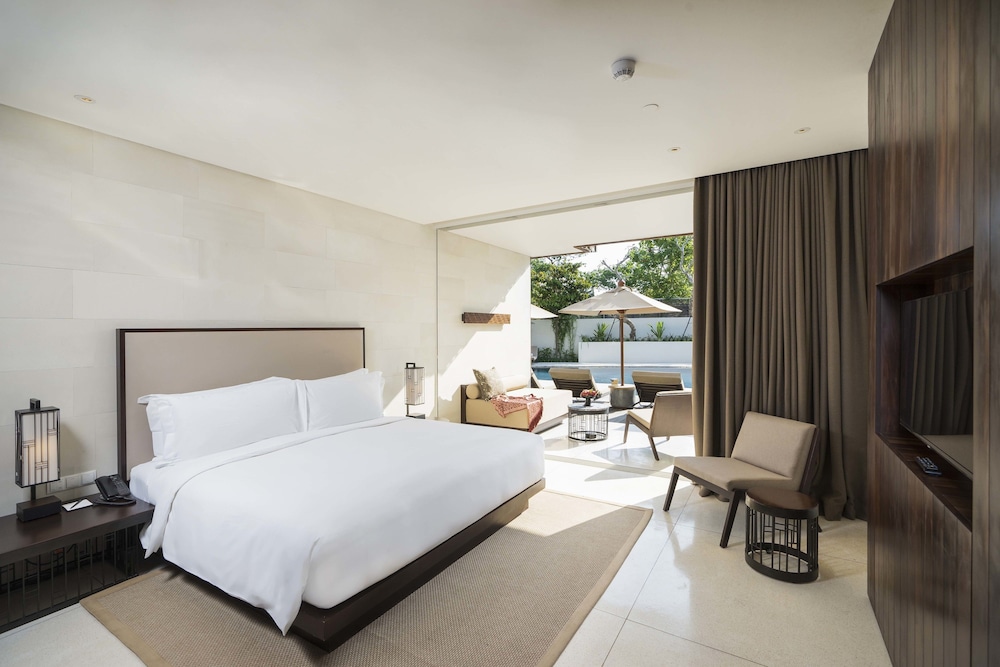 Deluxe Room, 1 King Bed photo 2