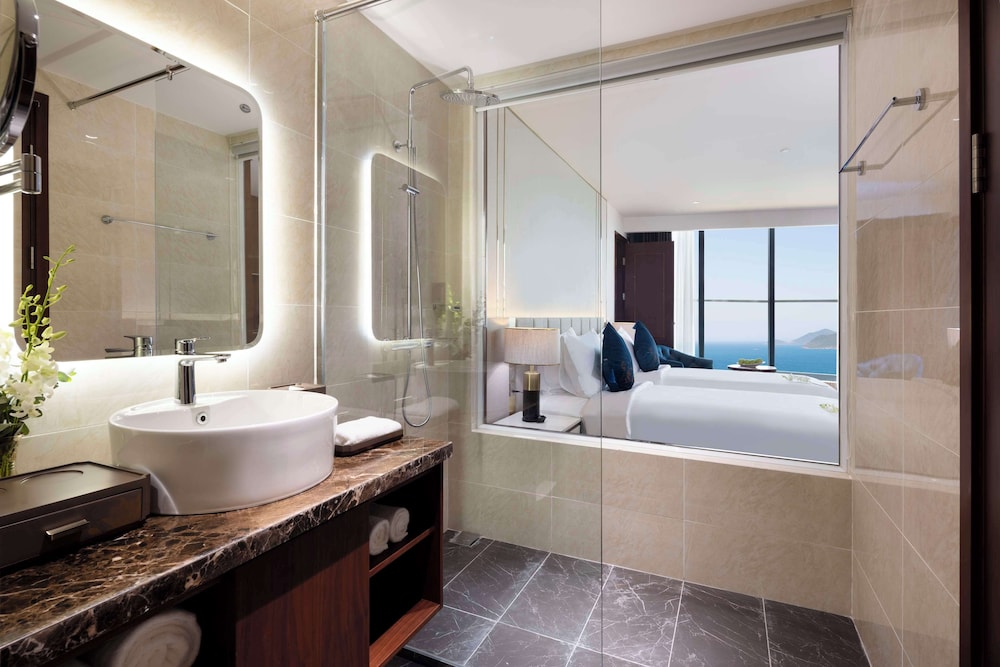 Premier Room, 2 Twin Beds, Balcony, Sea View photo 3