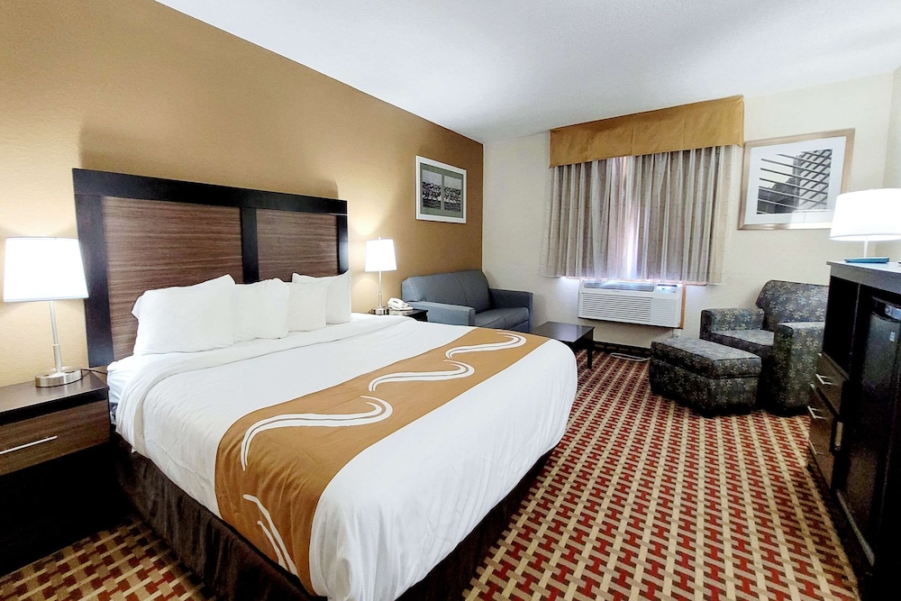 Suite, 1 King Bed, Non Smoking, Jetted Tub - Photo 1