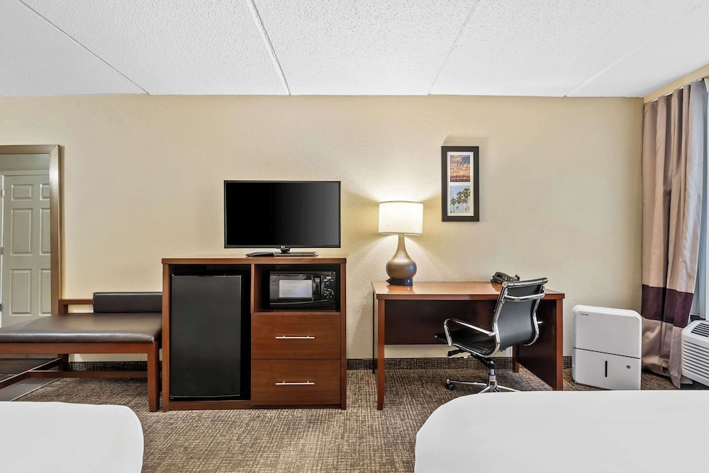 Room, 2 Queen Beds, Accessible, Non Smoking - Photo 2