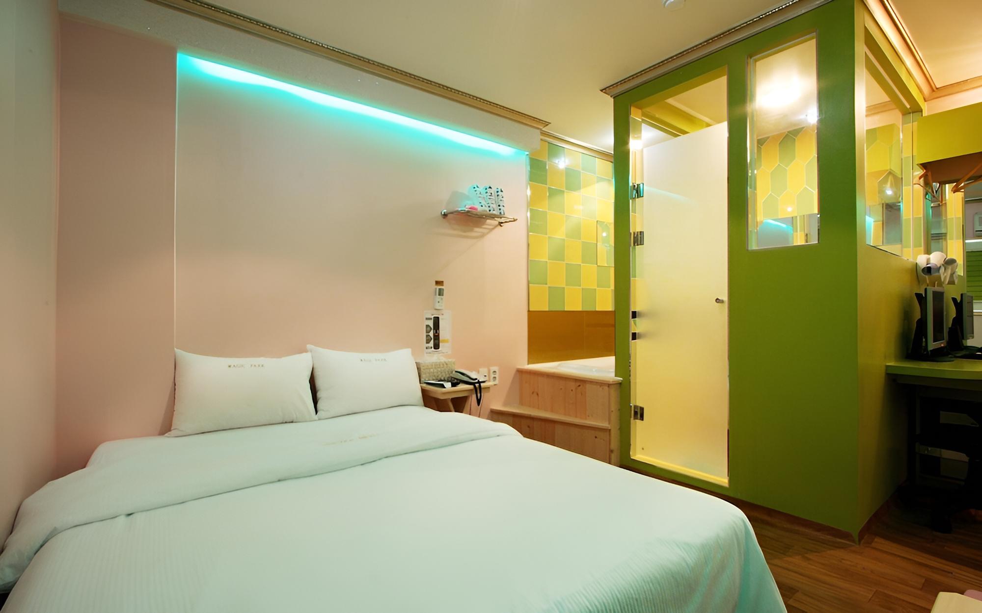 Room (Standard Room) - Photo 3
