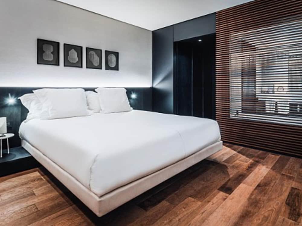 Deluxe Suite, 1 King Bed, Harbor View