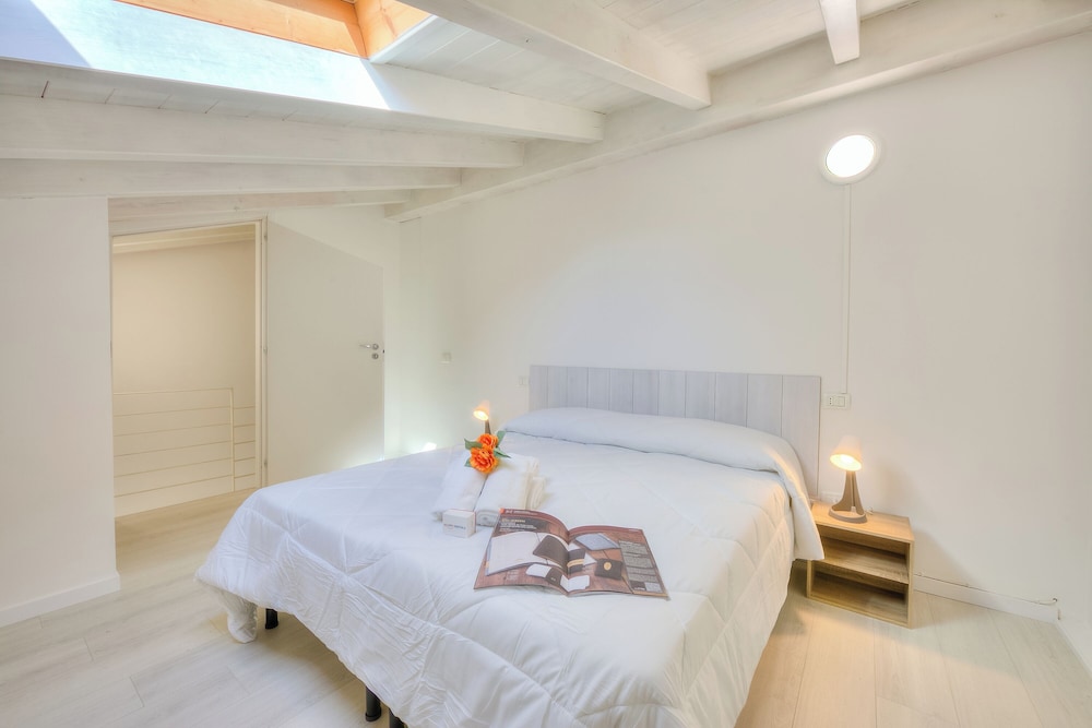 Family Apartment, Multiple Bedrooms, 2 Bathrooms (Sunflower Terrace) photo 3
