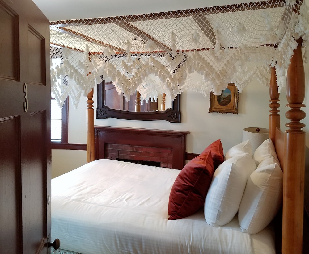 Room, 1 Queen Bed (Heritage) photo 3