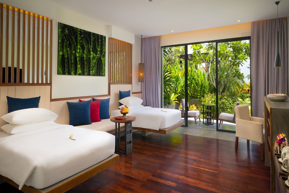 Junior Suite Twin Pool View