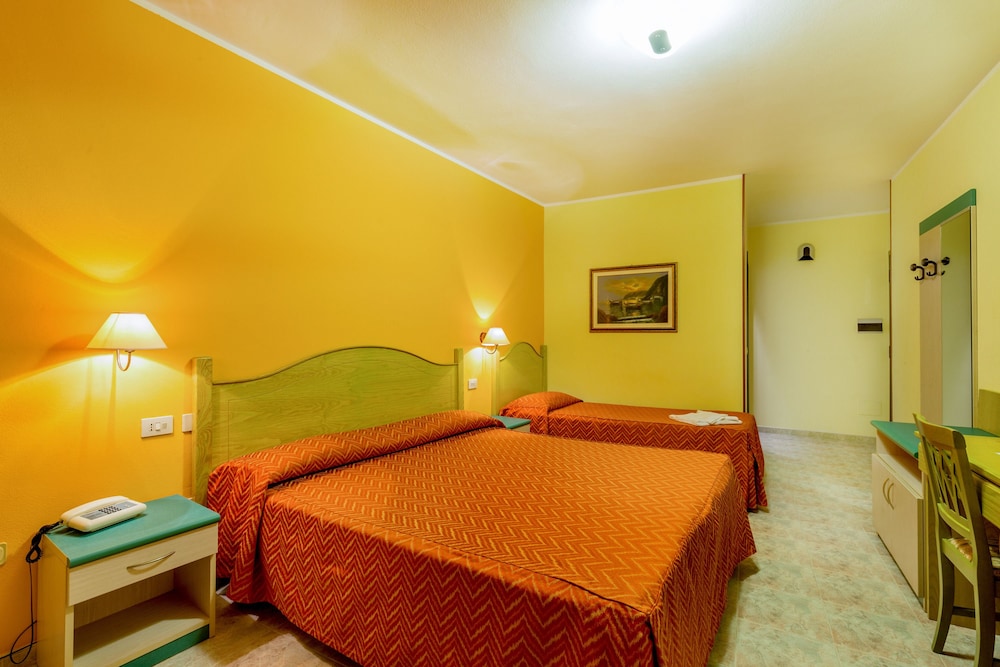 Classic Triple Room - Photo 1