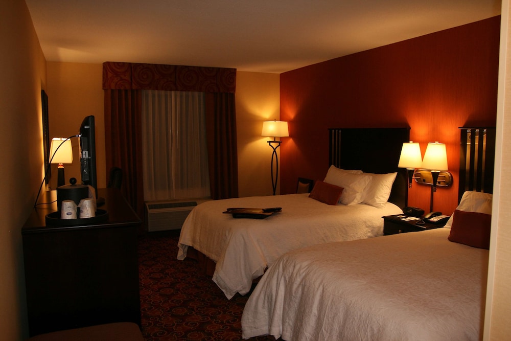 Room, 2 Queen Beds - Photo 1