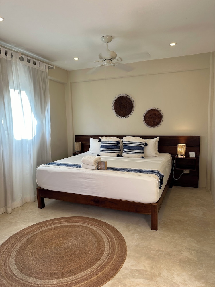 Suite - Photo 26