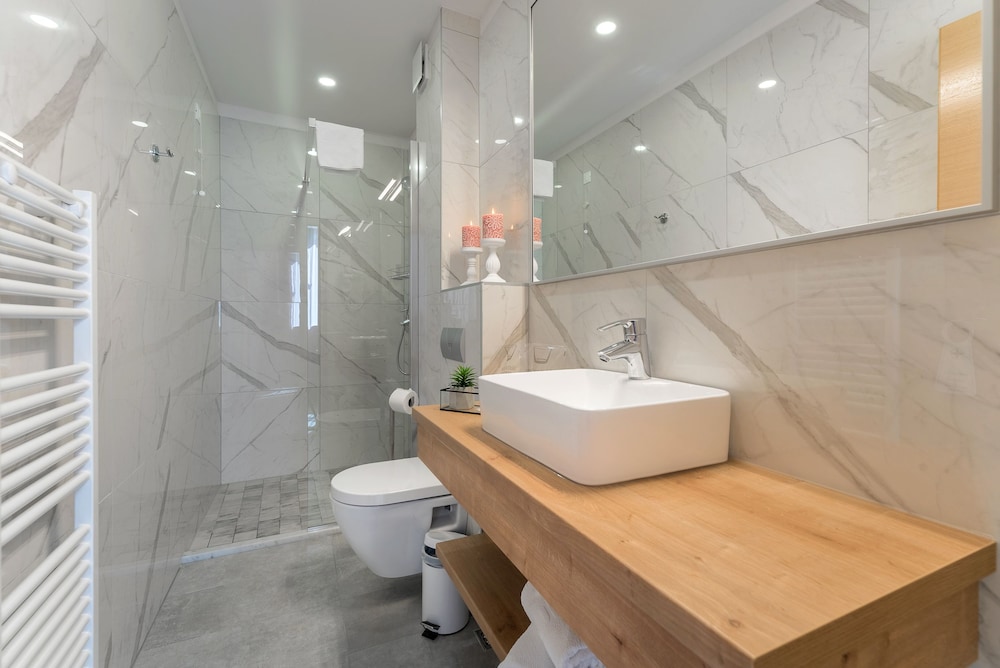 Standard Double Room, 1 Queen Bed, Mountain View - Photo 13