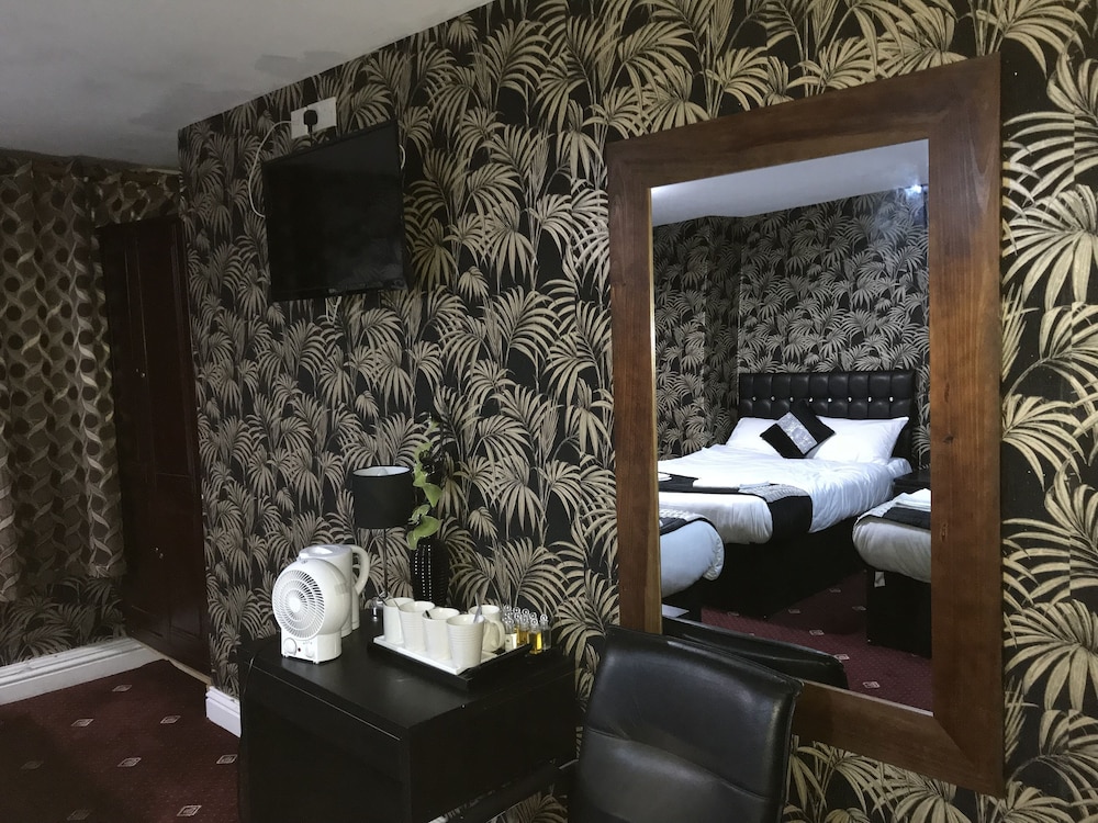 Suite, Ensuite photo 2