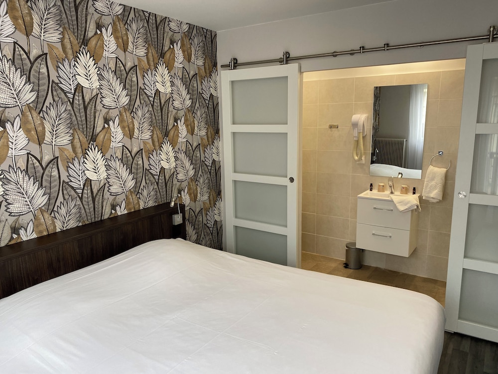 Classic Double Room, City View