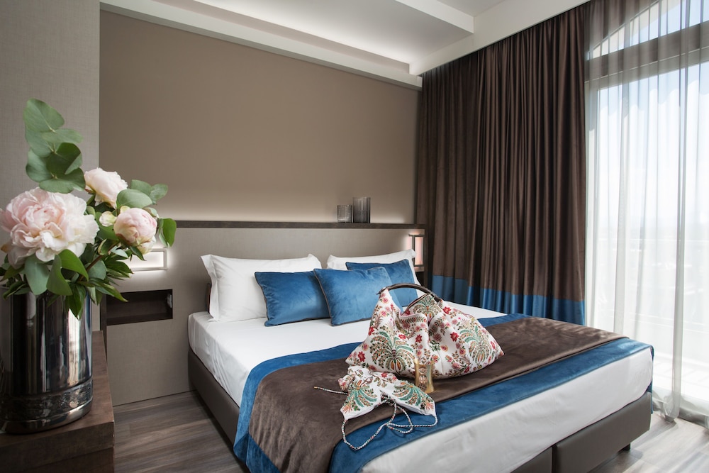Deluxe Double or Twin Room - Photo 5