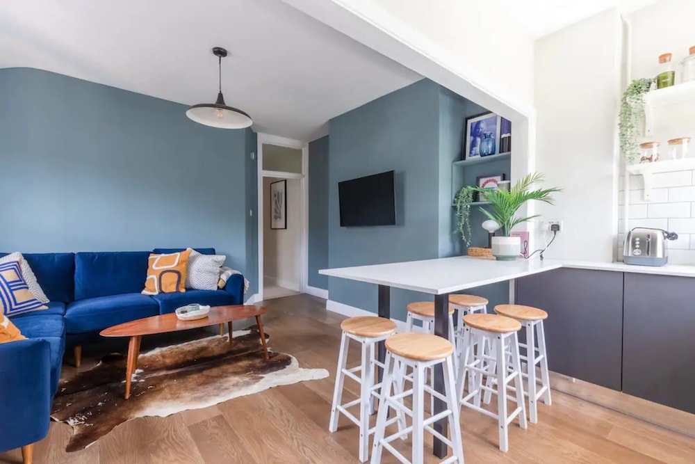 Basic Apartment, Multiple Beds