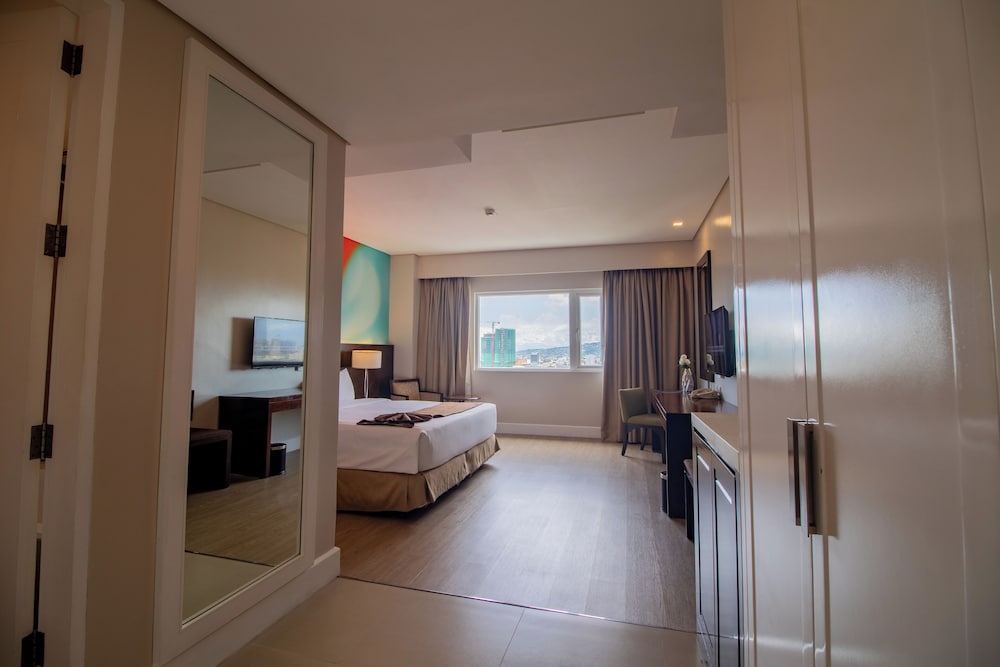 Deluxe Room, 1 King Bed - Photo 12