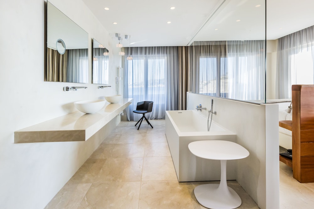 Suite, 1 King Bed, Sea View - Photo 2