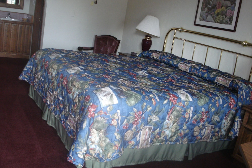 Deluxe Room, 1 King Bed photo 3