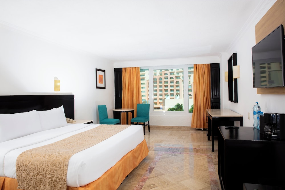 Standard Room, 1 King Bed, City View