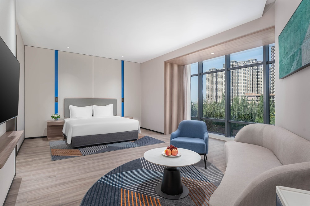 Suite, 1 King Bed photo 2