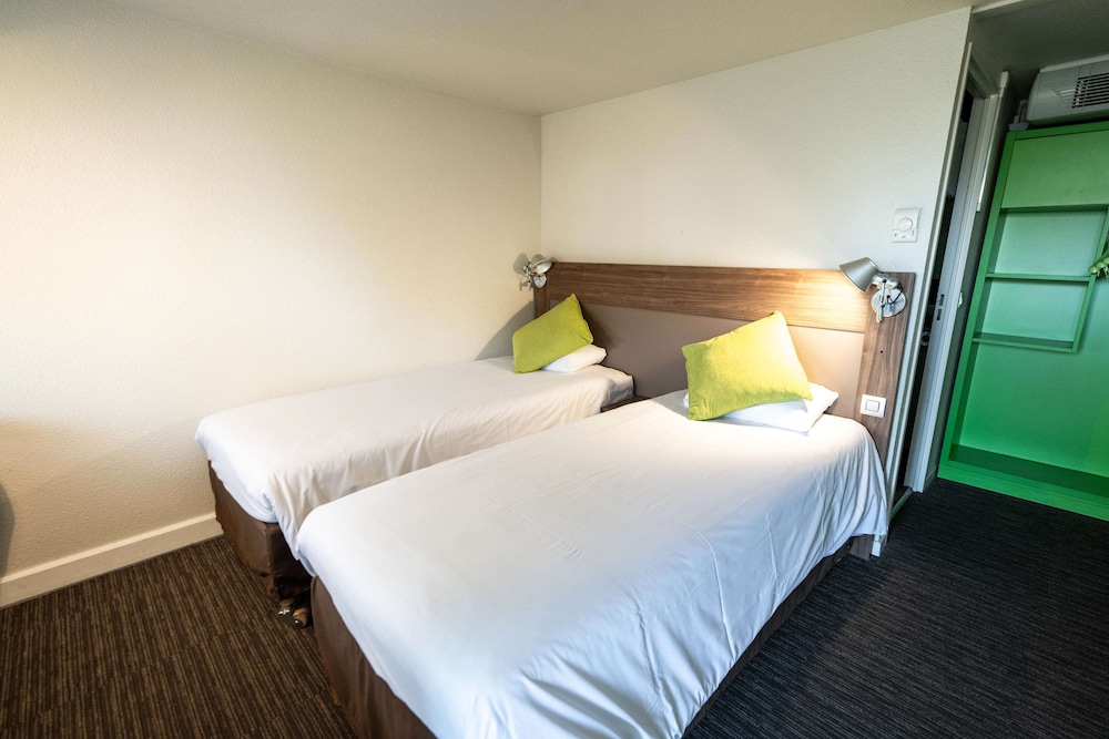 Standard Room, 2 Twin Beds - Photo 8
