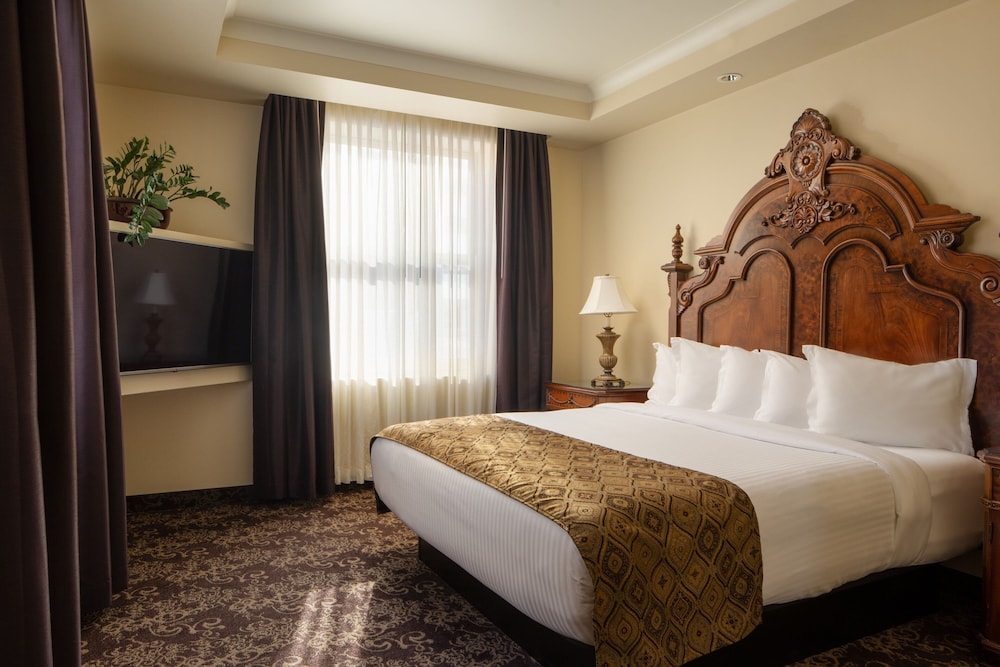 Junior Suite, 1 King Bed with Sofa bed, Corner