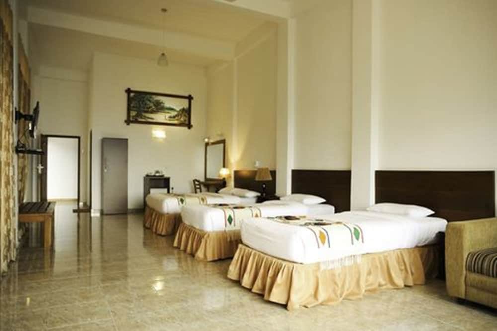 Junior Suite, 1 King Bed, Mountain View photo 1