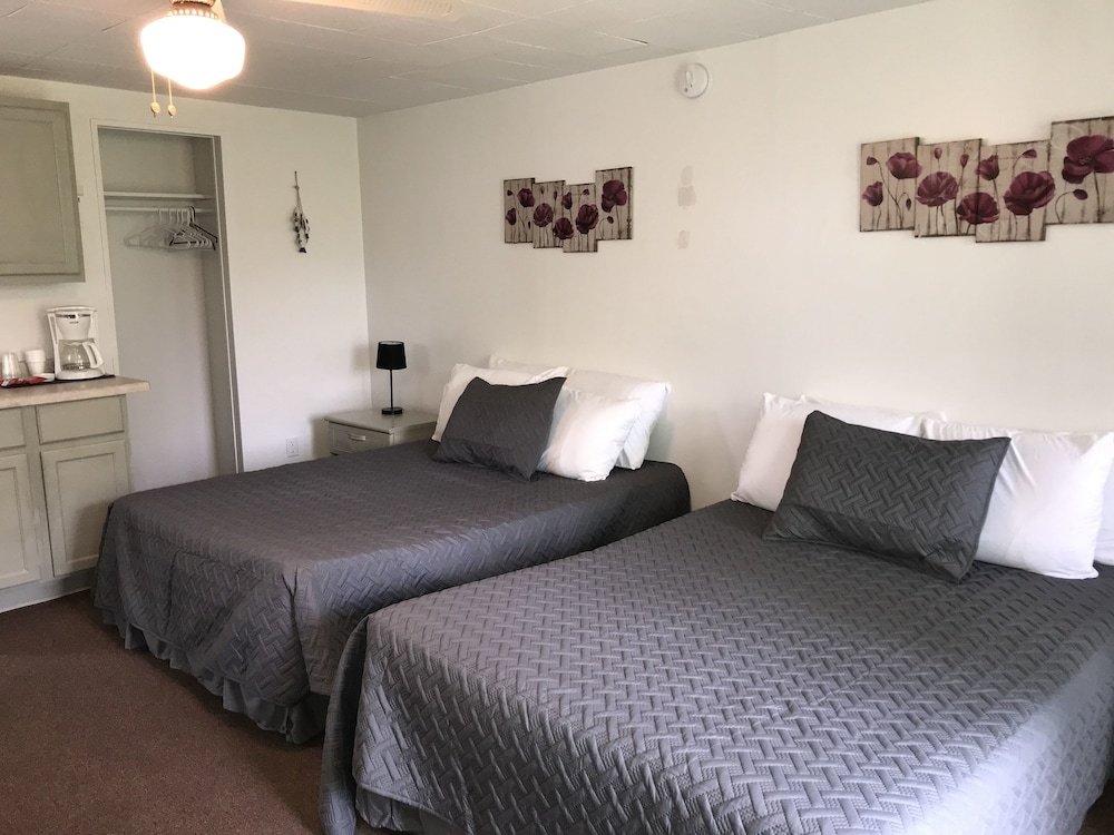 Standard Room, 2 Double Beds photo 1