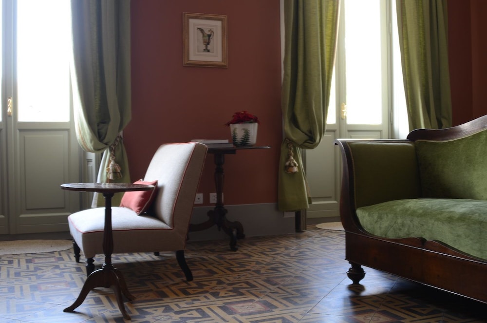 Luxury Suite, 1 King Bed photo 2