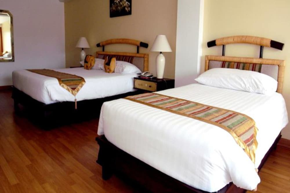 Deluxe Family Room - Photo 2