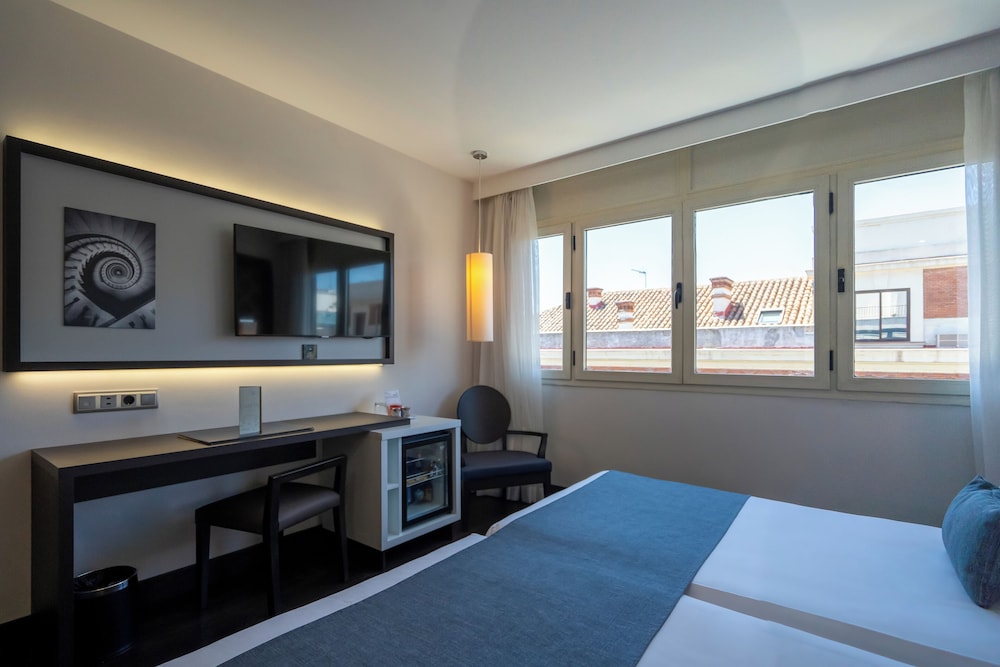 Deluxe Room - Photo 2