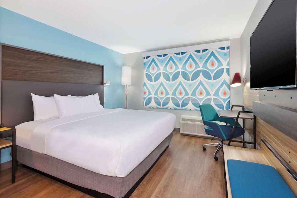 Room, 1 King Bed, Accessible (Hearing) - Photo 3