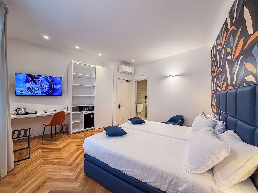 Deluxe Double or Twin Room photo 2