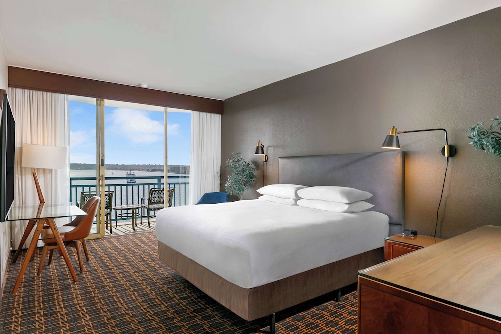 Suite, 1 King Bed, Non Smoking, Bay View (Point Loma) - Photo 6