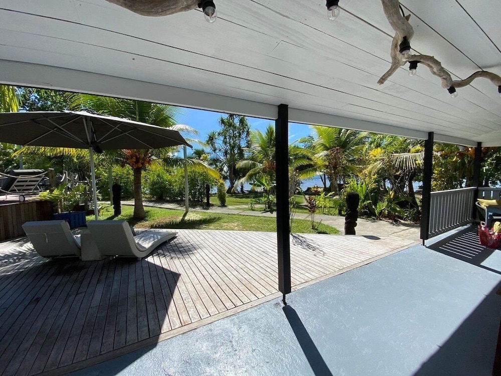 Family Room, Poolside photo 3