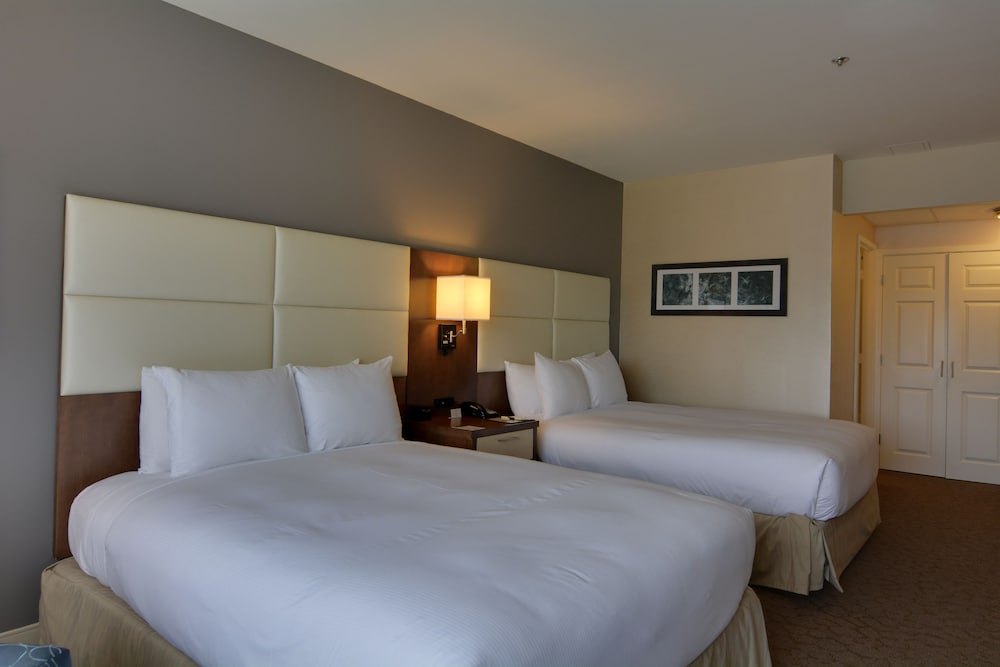 Classic Room, 2 Queen Beds, Accessible, Bathtub - Photo 2