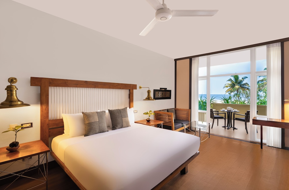 Deluxe King Room - Photo 1