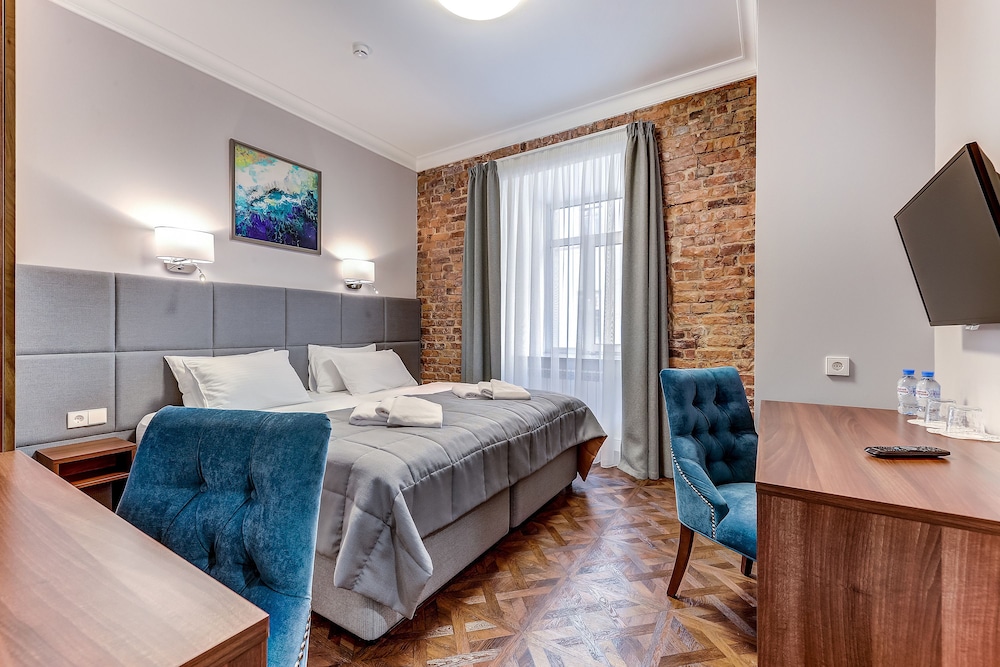 Basic Double Room, 1 Queen Bed, Non Smoking photo 3