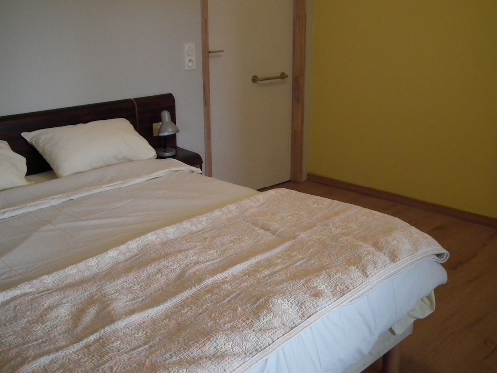 Family Suite, 2 Bedrooms, Private Bathroom, Garden View photo 2
