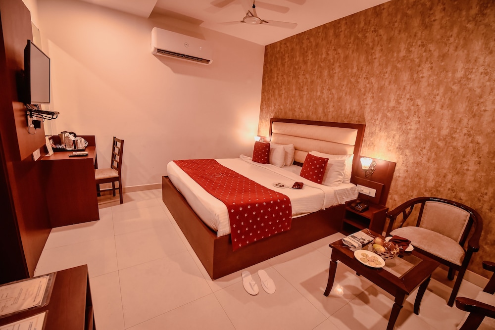 Deluxe Double Room, 1 King Bed, Non Smoking photo 3