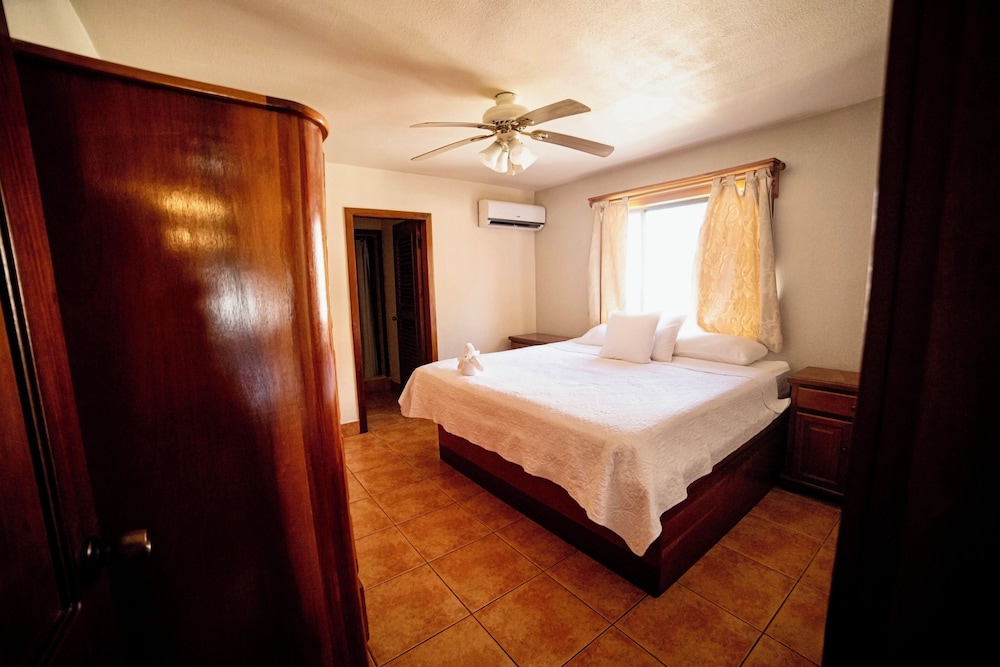 Junior Penthouse photo 1