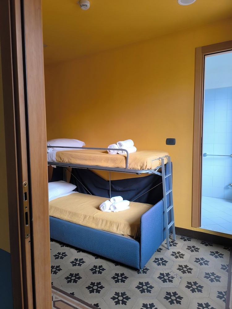 Standard Quadruple Room photo 3