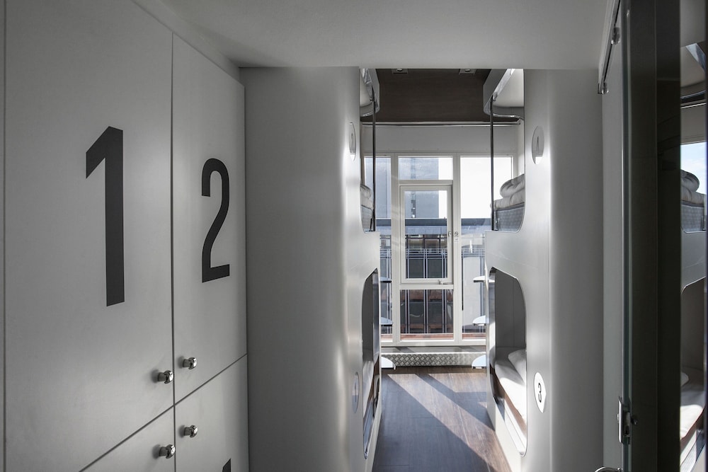 4 Bed Private Room with Private Bathroom photo 3