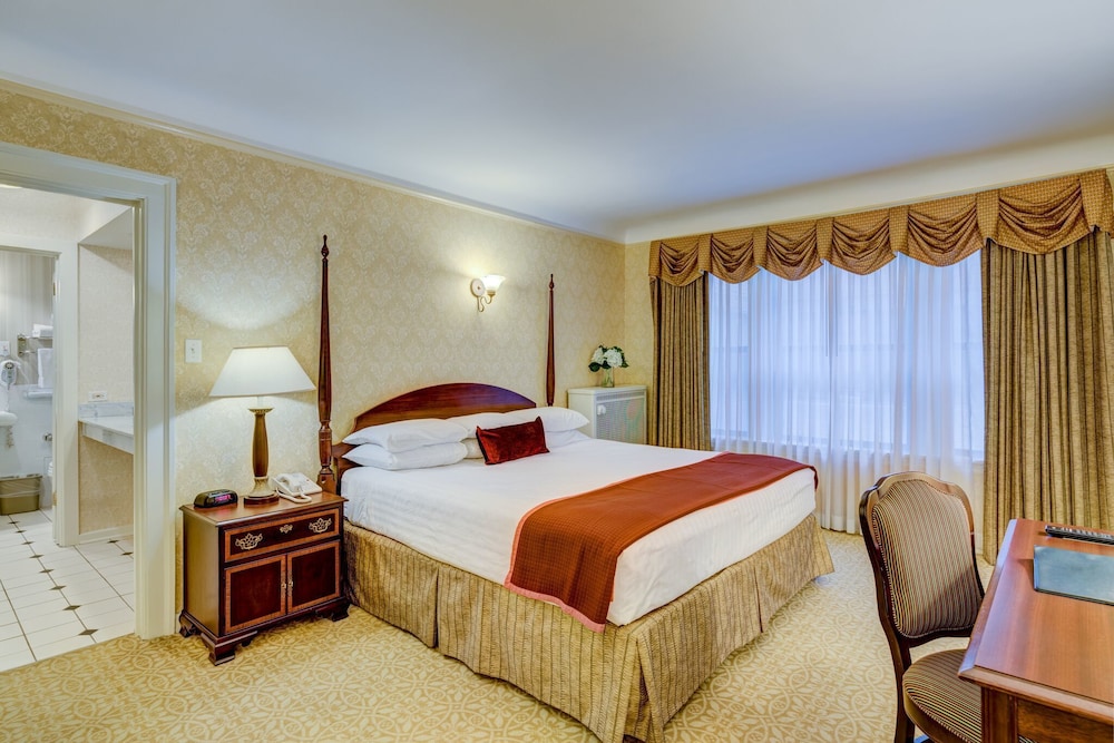 Deluxe Room, 1 King Bed - Photo 1