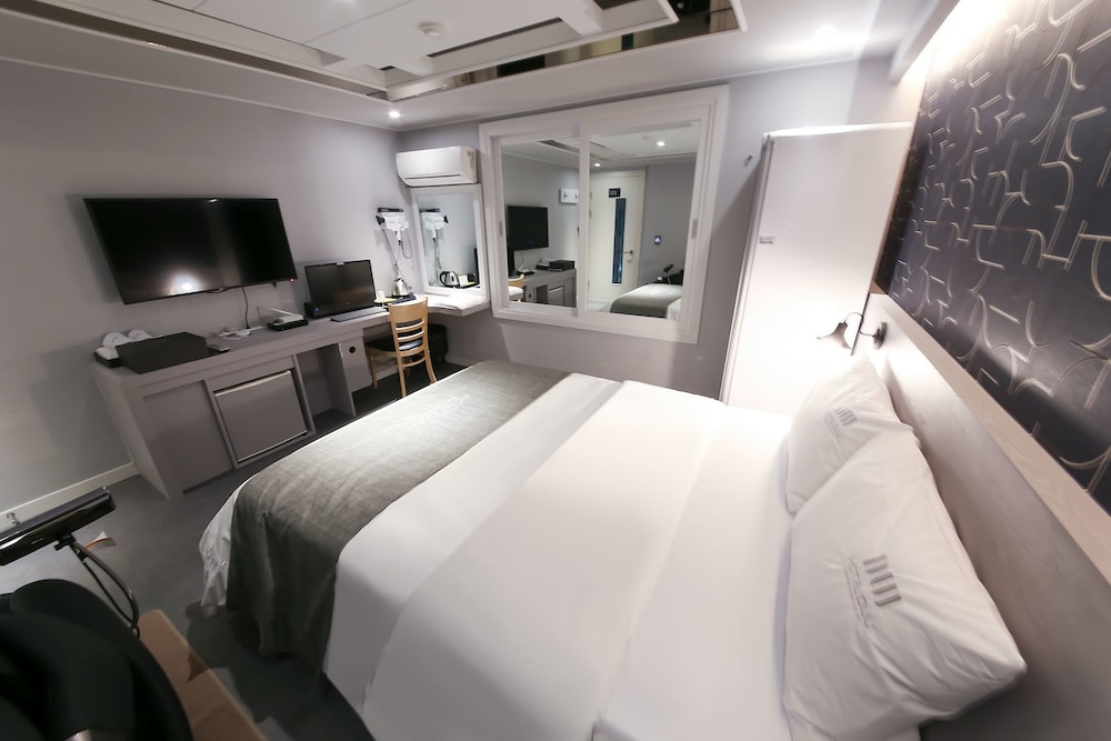 Premium Room - Photo 4