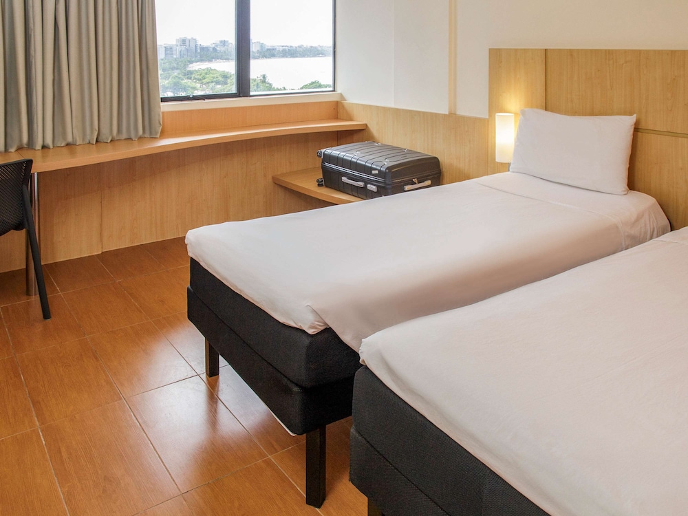 Standard Room, Multiple Beds - Photo 4