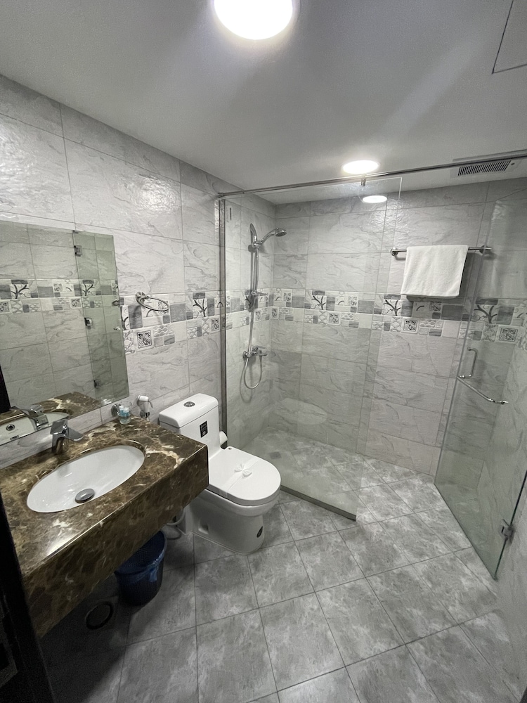 Three Bedroom Apartment - Photo 7